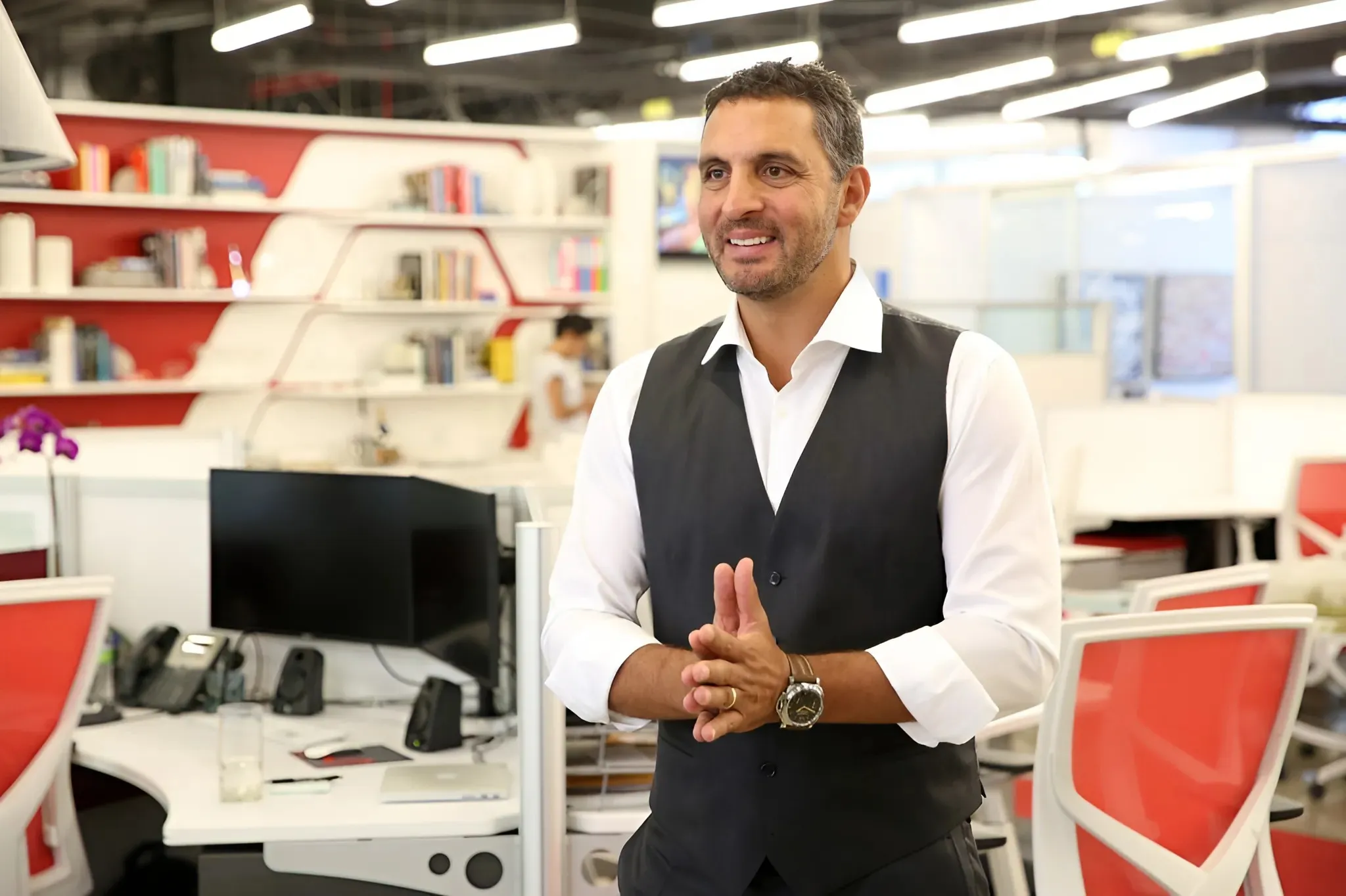 Report: Mauricio Umansky ‘Head Over Heels’ for New Girlfriend Nikita Kahn