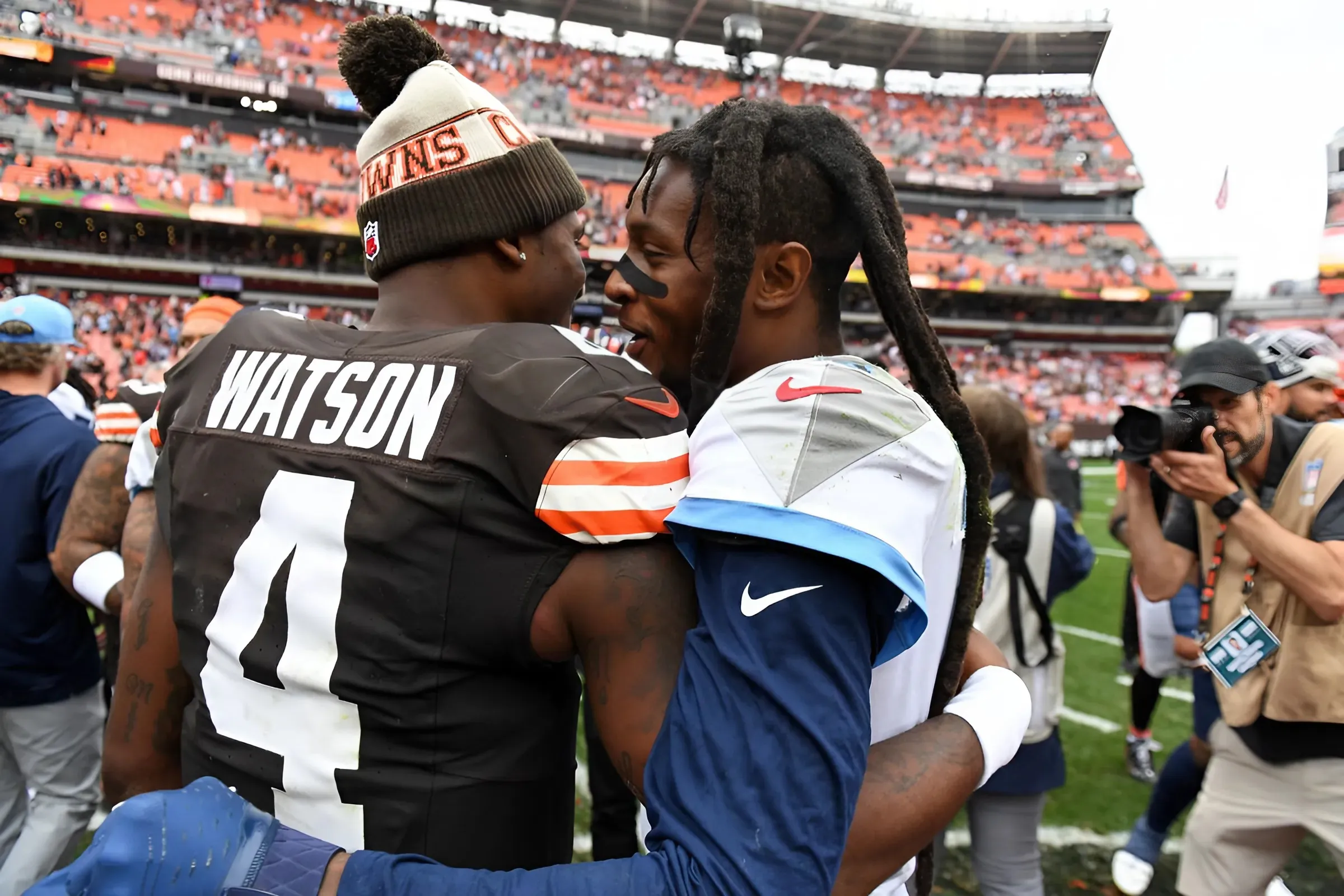 Browns Trade Pitch Reunites Deshaun Watson With 5-Time All-Pro Wide Receiver