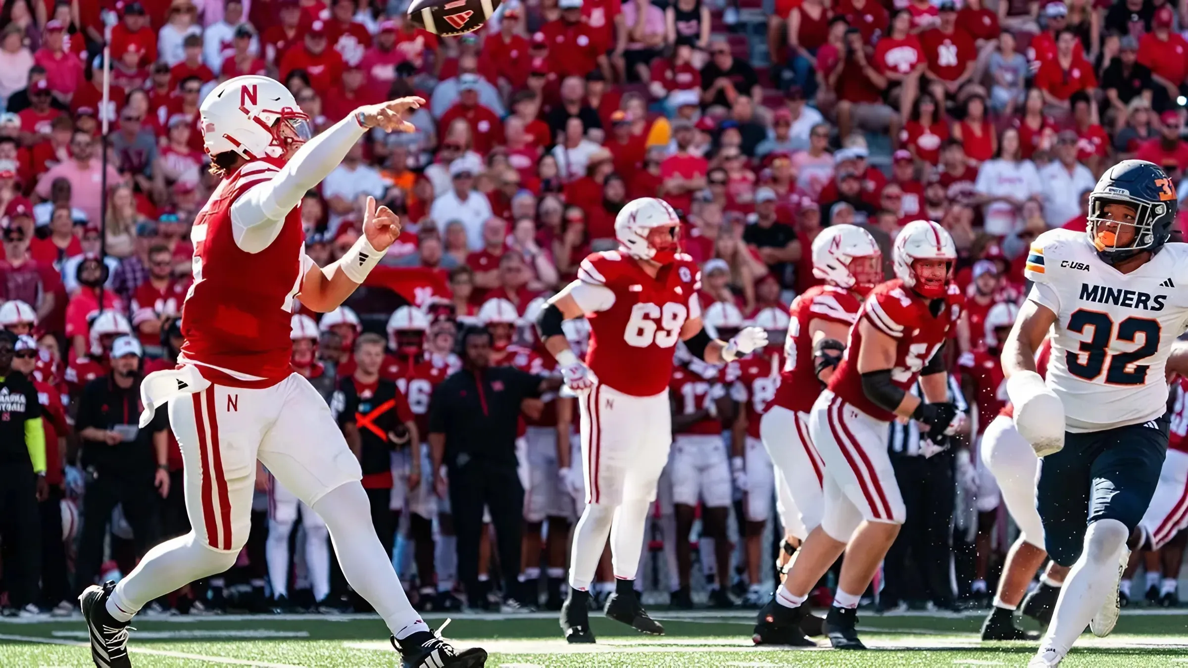 Chiefs' Patrick Mahomes reacts to Nebraska football's Dylan Raiola's epic TD