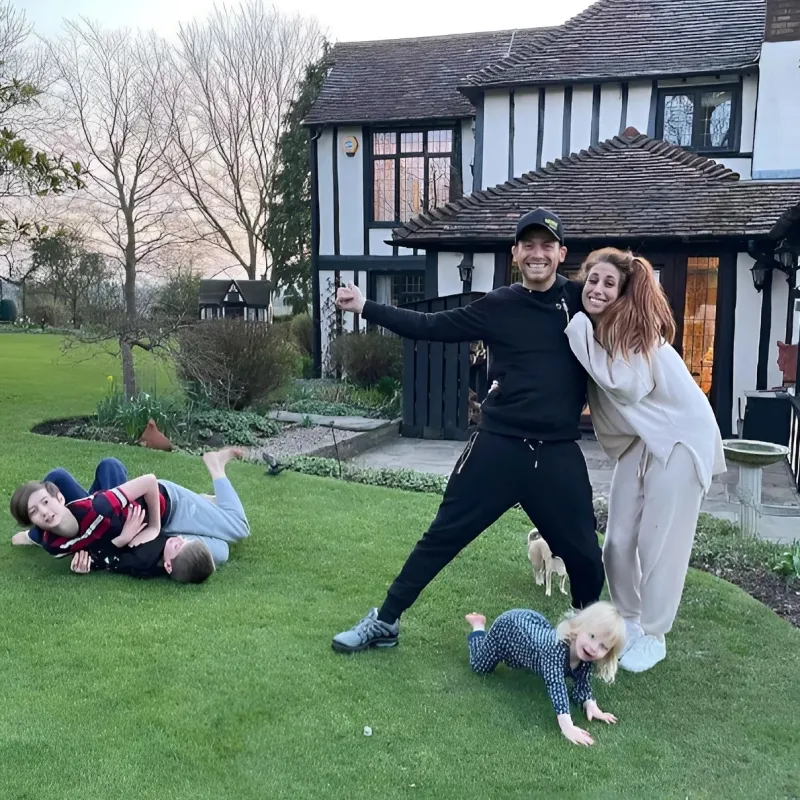 An absolute pro,’ Joe Swash yells as Stacey Solomon begins garden transformation at Pickle Cottage with her own digger ngocc