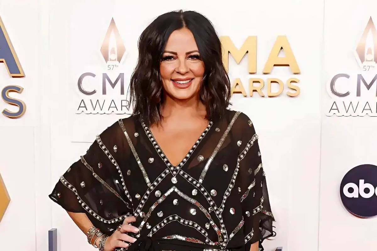 Sara Evans Recalls Quitting ‘Dancing With the Stars’ Amid ‘Horrific’ Divorce From Ex Craig Schelske tram