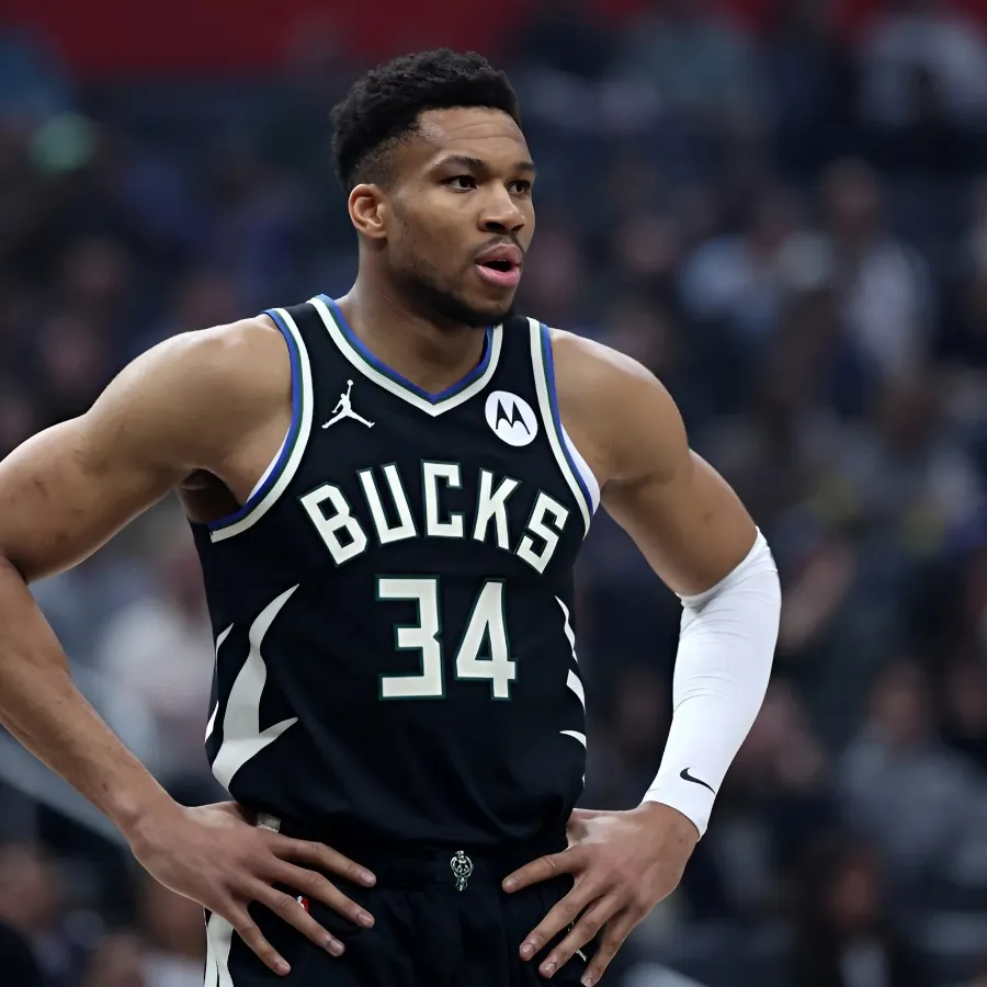 Giannis Is Reportedly Willing To Pay $1 Million For LeBron-Curry-Durant Triple Autograph Card