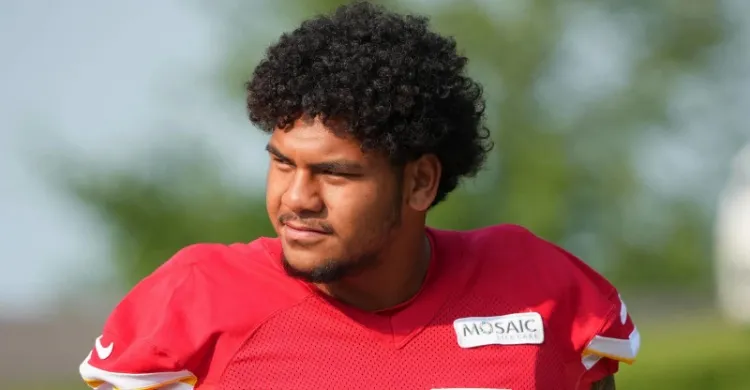 Why are the Chiefs letting a rookie OT protect Patrick Mahomes' blind side?