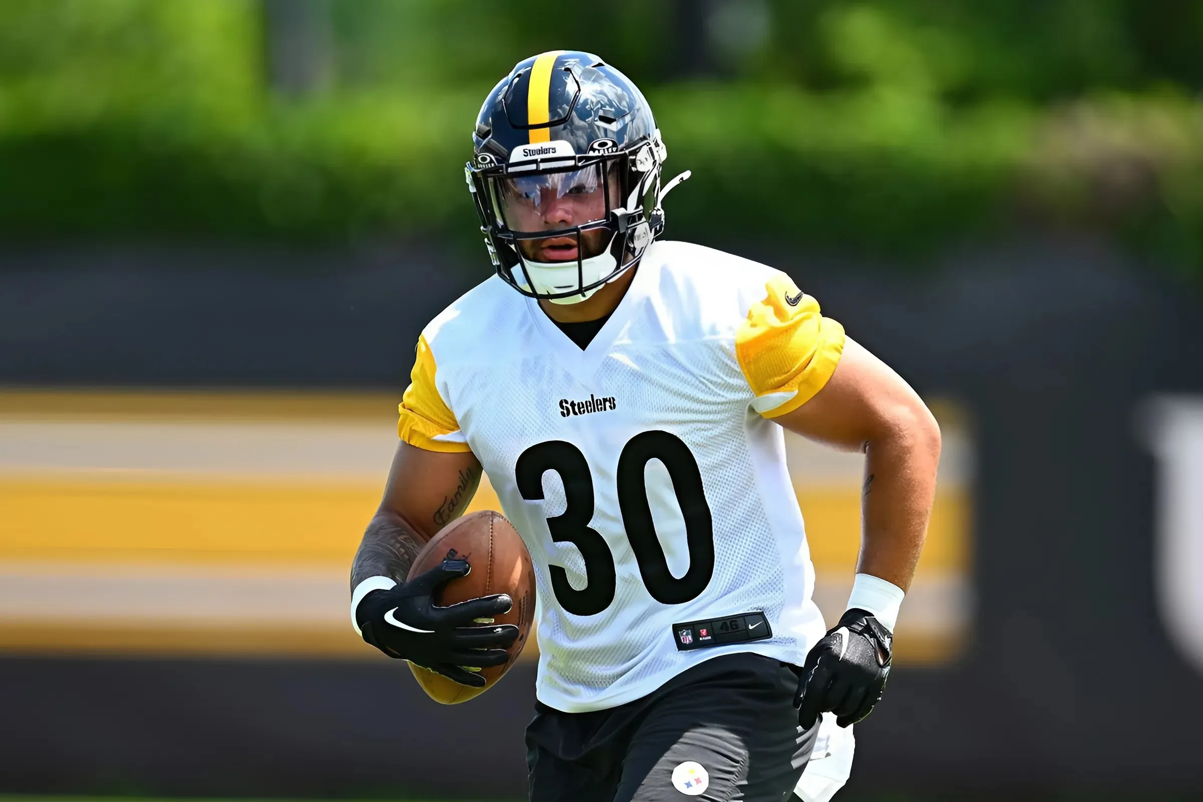 Jaylen Warren Plans to Play in Season Opener Against Falcons