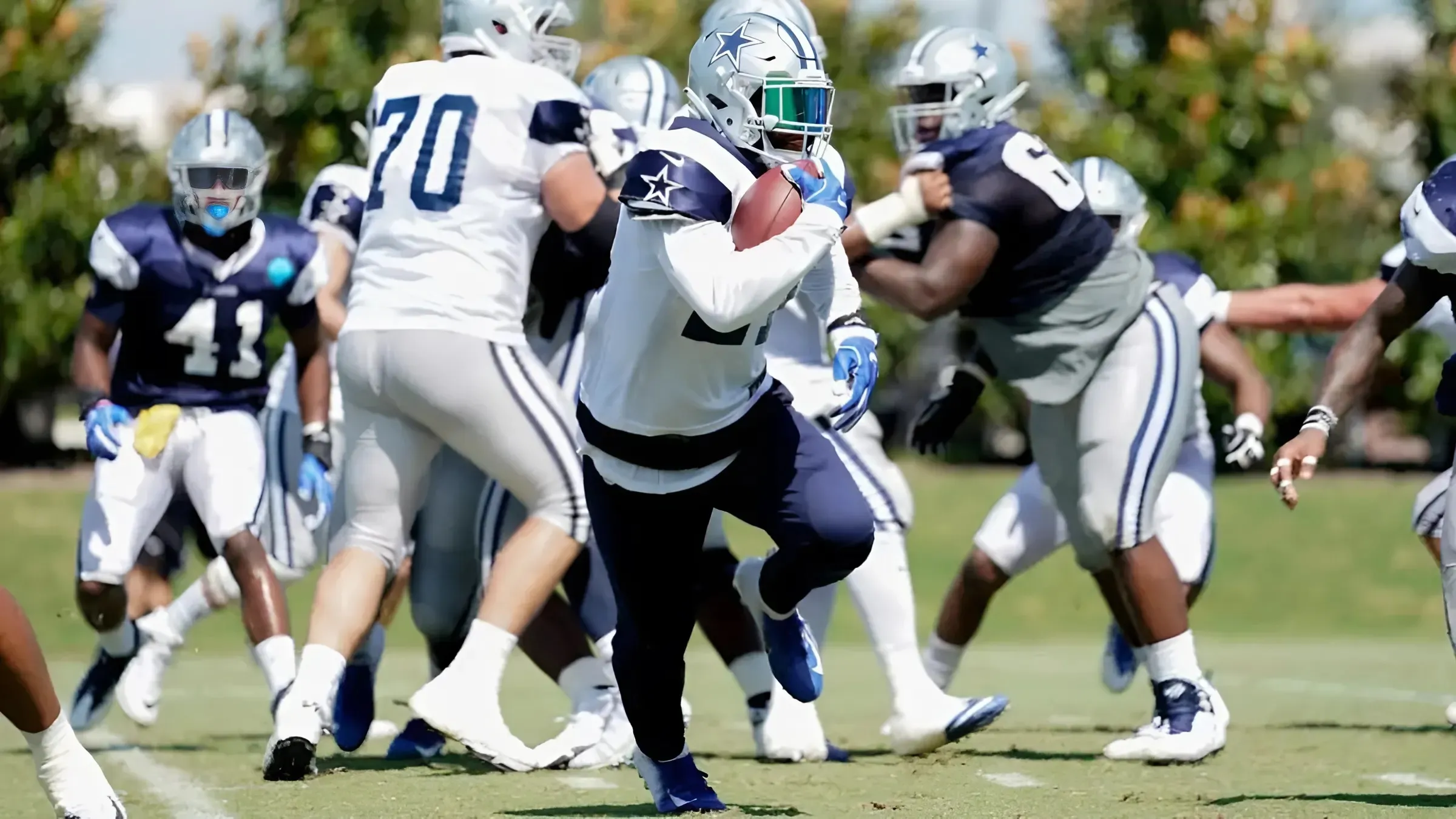 REPORT: Dallas Cowboys Make Shocking Decision About Starting RB For Season Opener