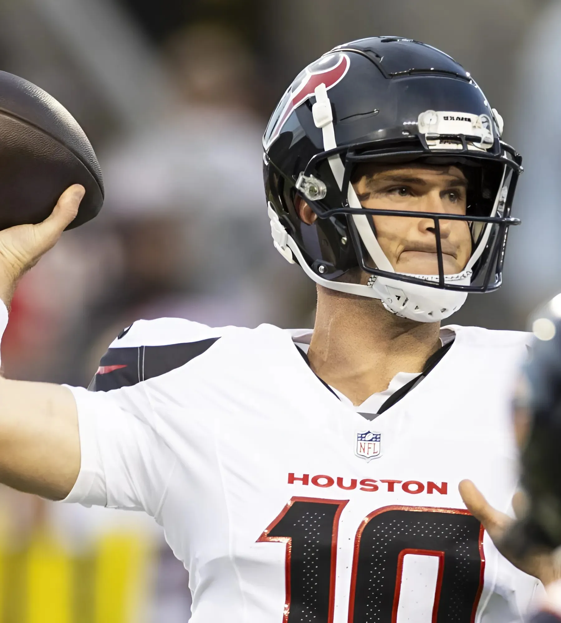 Texans to extend QB Davis Mills