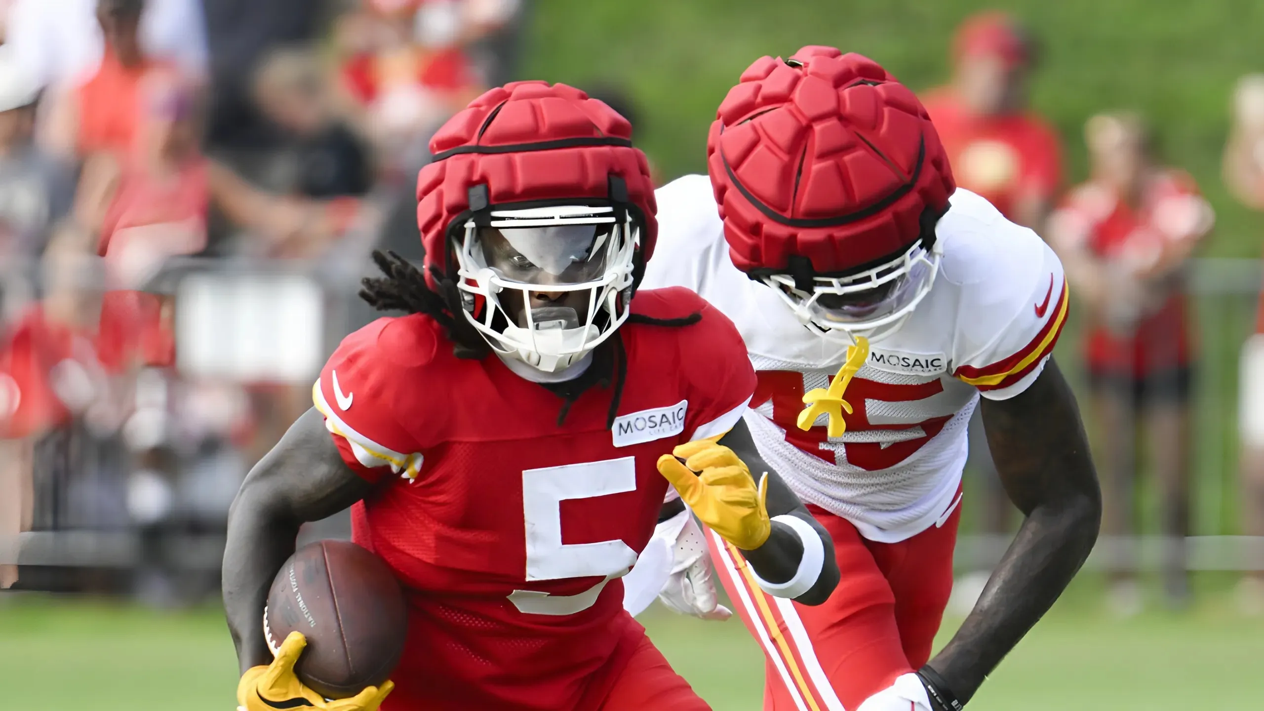 Chiefs’ Hollywood Brown Goes Viral Messaging WR Teammate Ahead of Ravens Clash