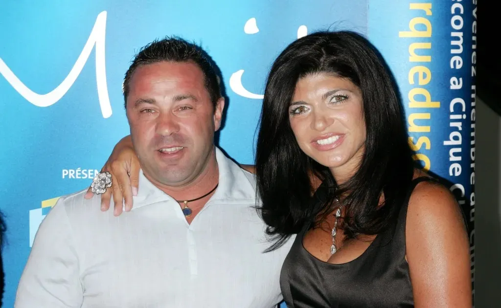 Joe Giudice Throws Shade With ‘No Wife Happy Life’ Photo