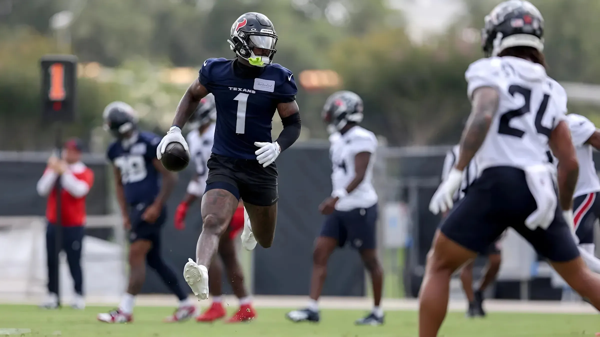 Stefon Diggs reportedly getting outplayed at practice is good news for the Texans