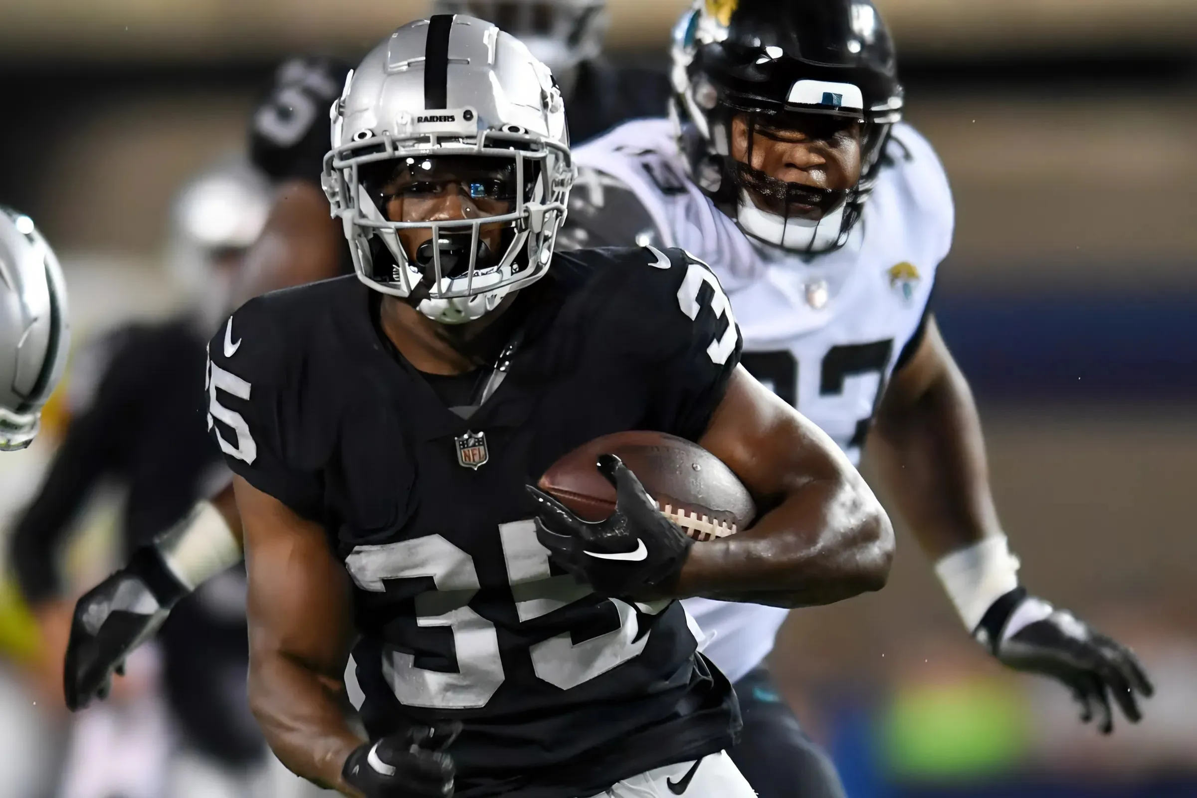 Raiders OC issues challenge to Zamir White, RB room ahead of opener