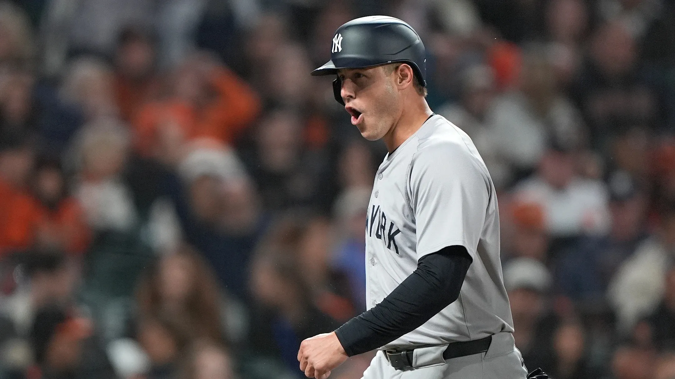 Anthony Rizzo receives standing ovation in first return to Wrigley Field since Cubs trade