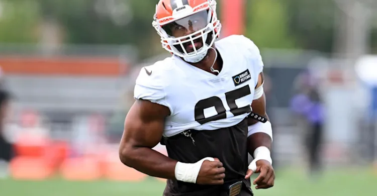 Browns' Myles Garrett: Micah Parsons Showdown vs. Cowboys Not About 'One-Upmanship'