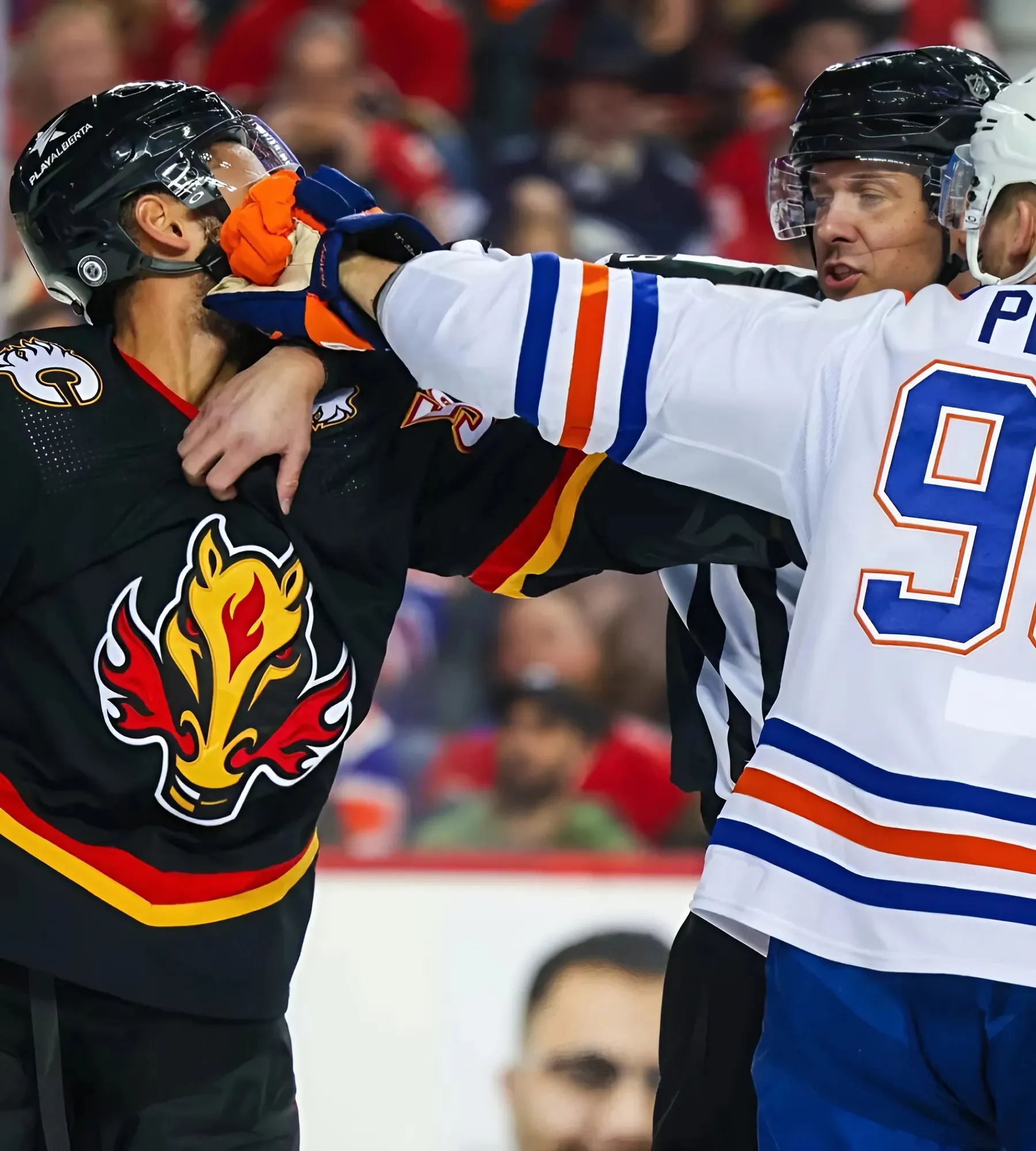 Oilers’ Corey Perry makes appearance at Edmonton Smackdown show