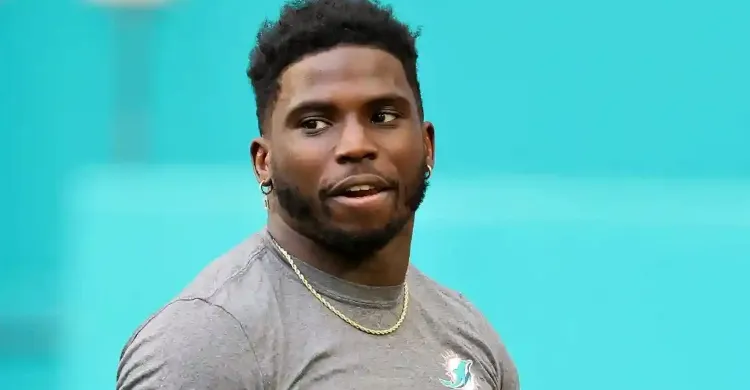 Viral Video Shows Tyreek Hill’s Rough Detainment Before Dolphins Season Opener