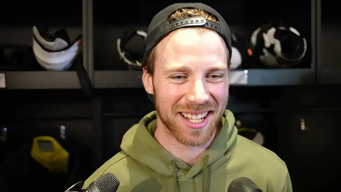 Bruins' Elias Lindholm drops brutally honest take on Boston