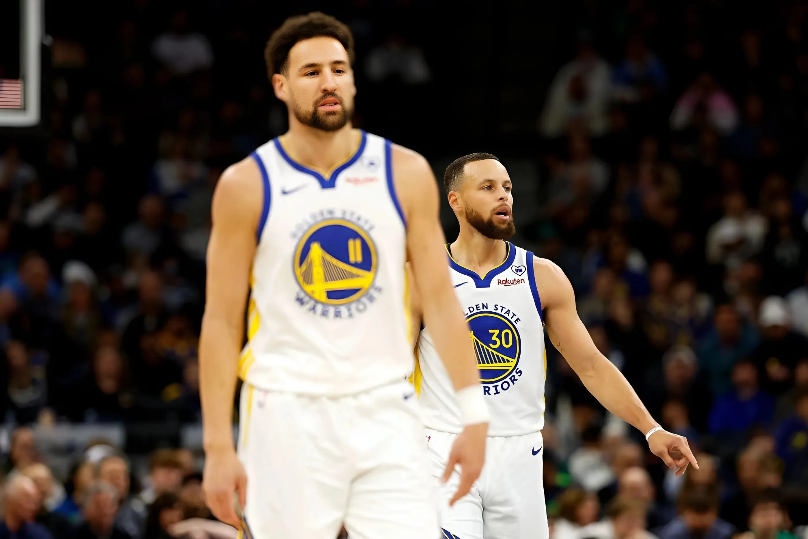 Watch: Steph Curry hilariously disapproves of Klay Thompson watching Aces-Liberty courtside with Mavs teammate