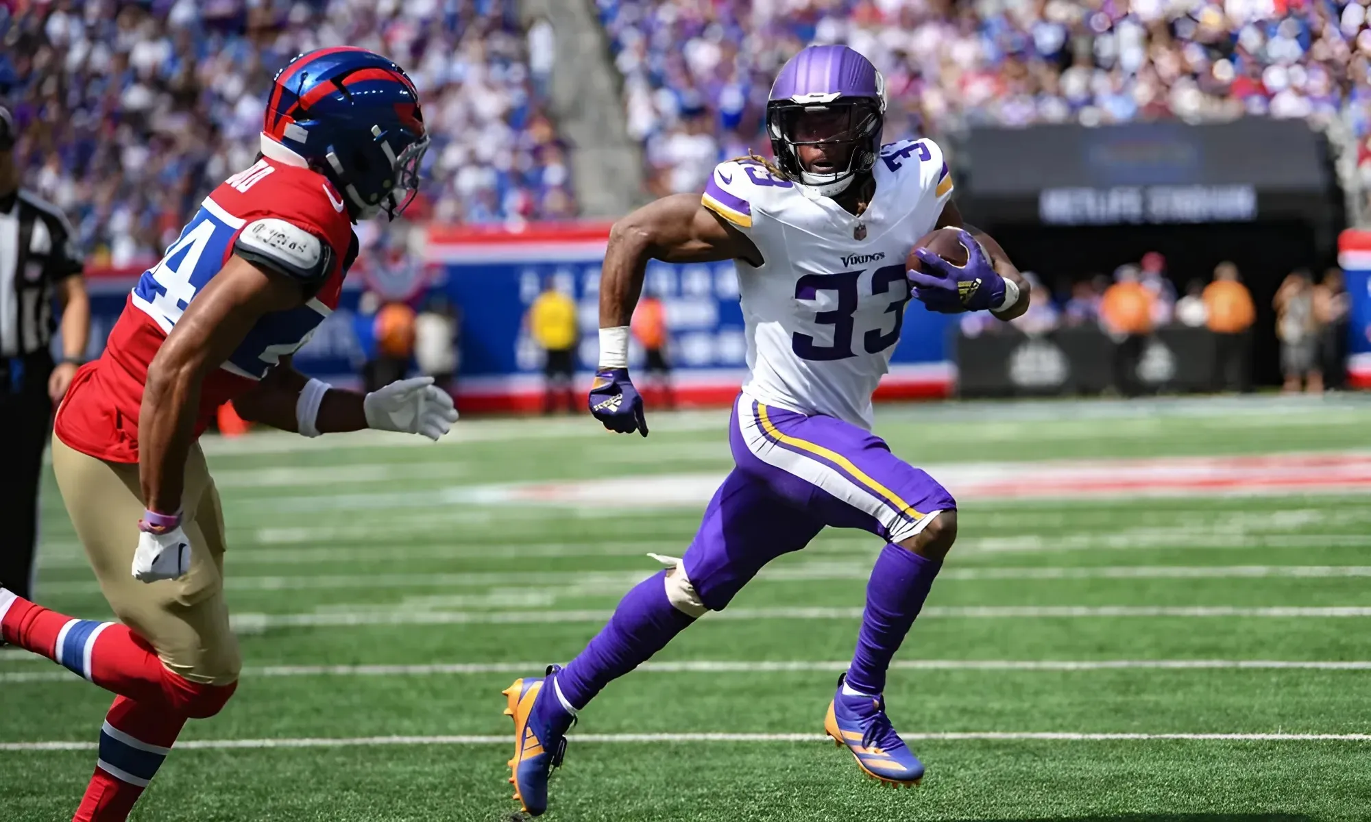 BREAKING: Former Packers RB Aaron Jones scores TD, goes over 100 total yards in Vikings debut