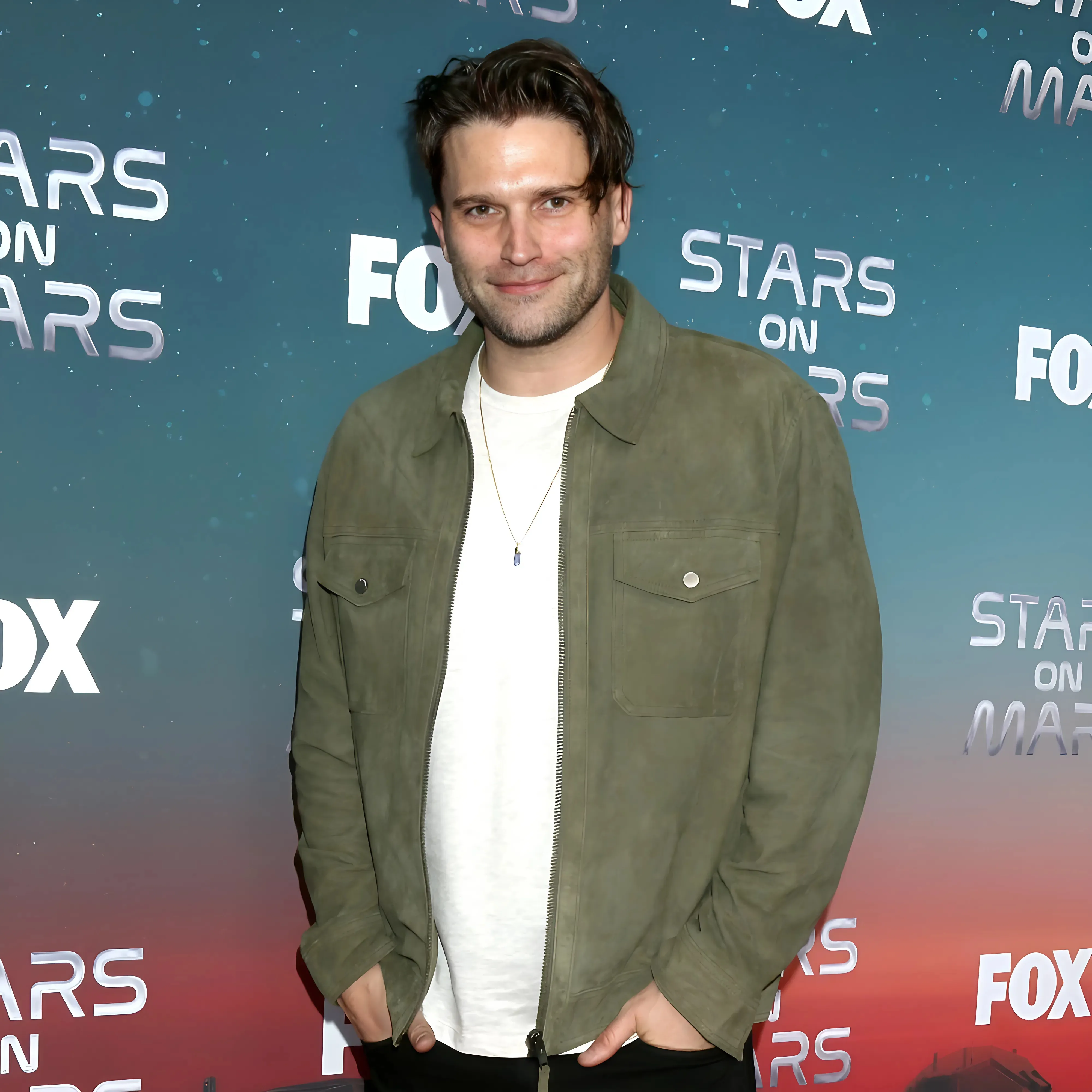 Tom Schwartz Reveals the Special Lady Who Walked the Creative Arts Emmys Red Carpet with Him - suong