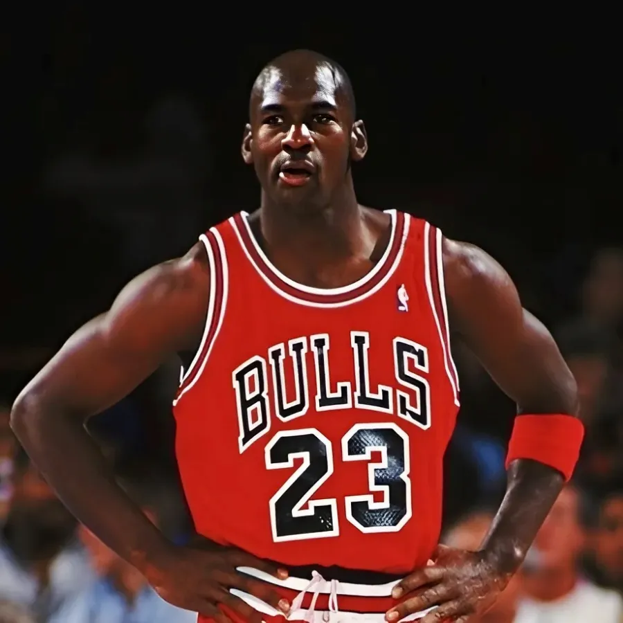 Michael Jordan Told Bulls Teammates To Not Pass The Ball To Bill Cartwright In The Last Few Minutes Of Games Due To His Bad Hands And Cartwright Found Out: ‘He Was Ready To K.il.l Michael’