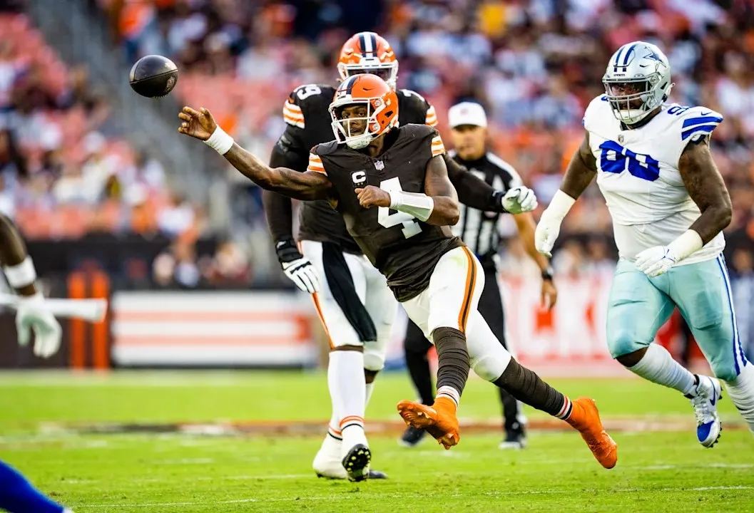 Browns’ Deshaun Watson-Joel Bitonio in-game incident draws fan reaction