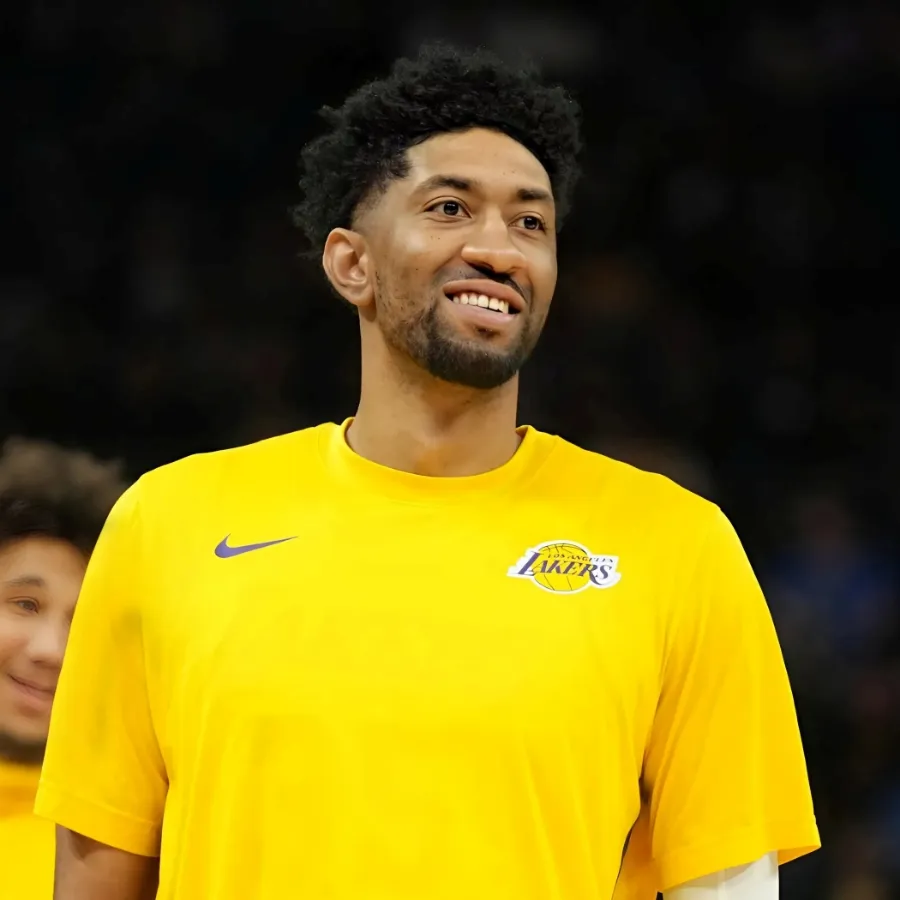 Lakers Big Man Undergoes Knee Surgery, Out Several Months: Report