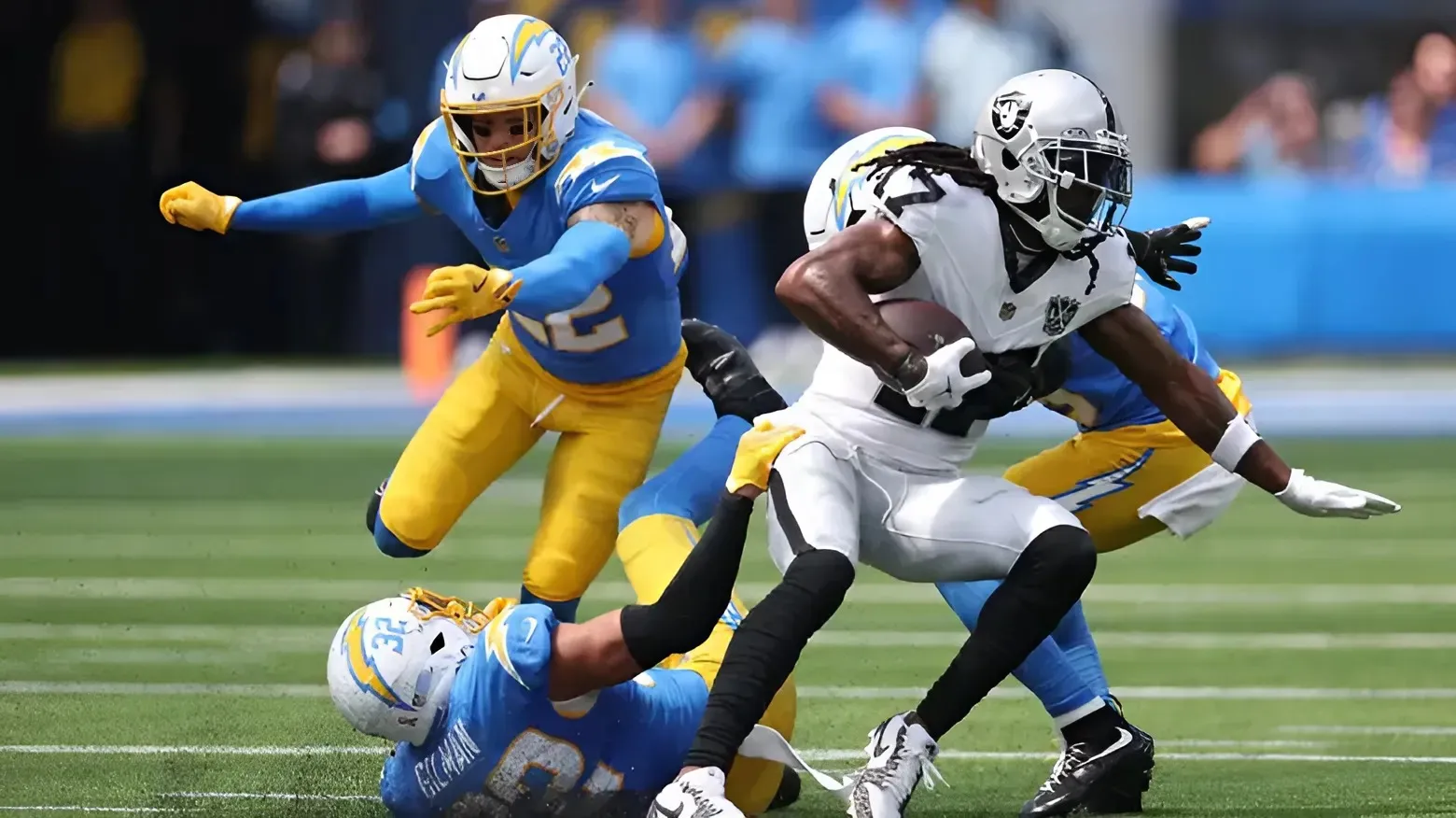 Davante Adams Gets Brutally Honest About Raiders Offense After Week 1 Loss