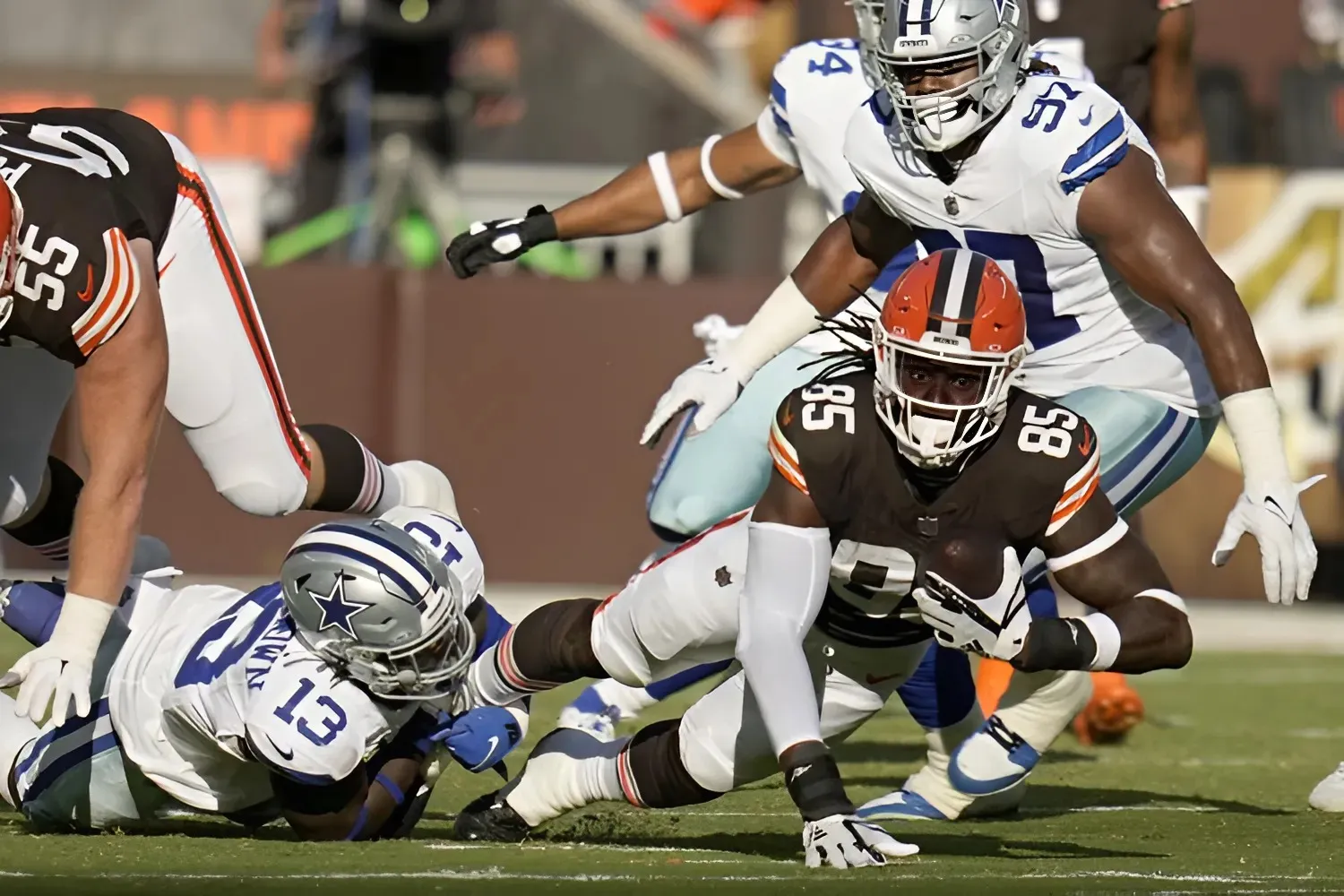 Browns Get Crushing News on David Njoku’s Injury Following Loss to Cowboys