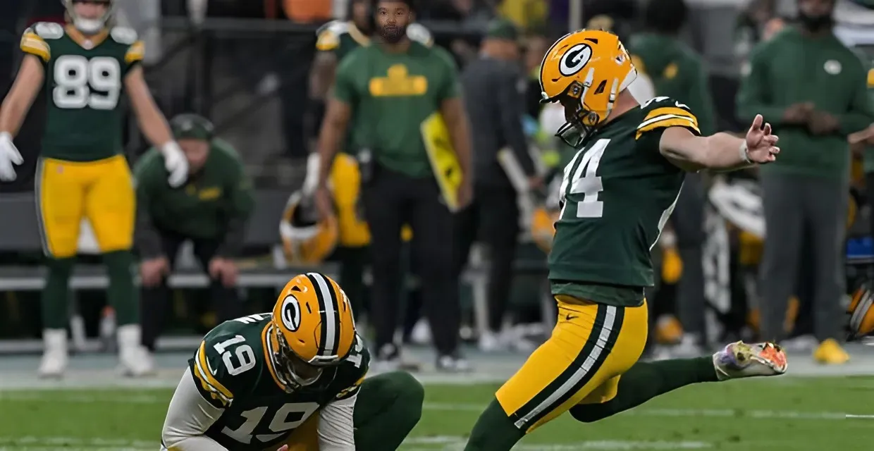 Aaron Rodgers' 2024 debut looked worryingly similar to a recent New York Jets bust in Week 1 loss to 49ers