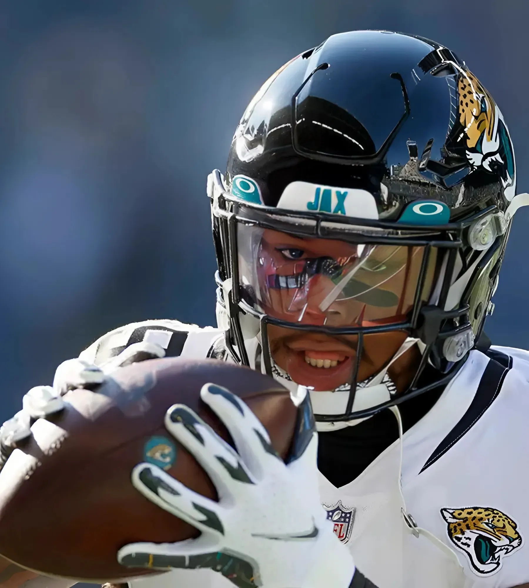 Raiders Sign Former Jaguars 1st-Round Pick to Replace Injured DEs