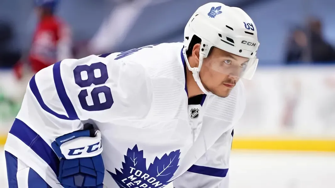 Insider makes shocking statement on the Maple Leafs' future with Nick Robertson after new contract