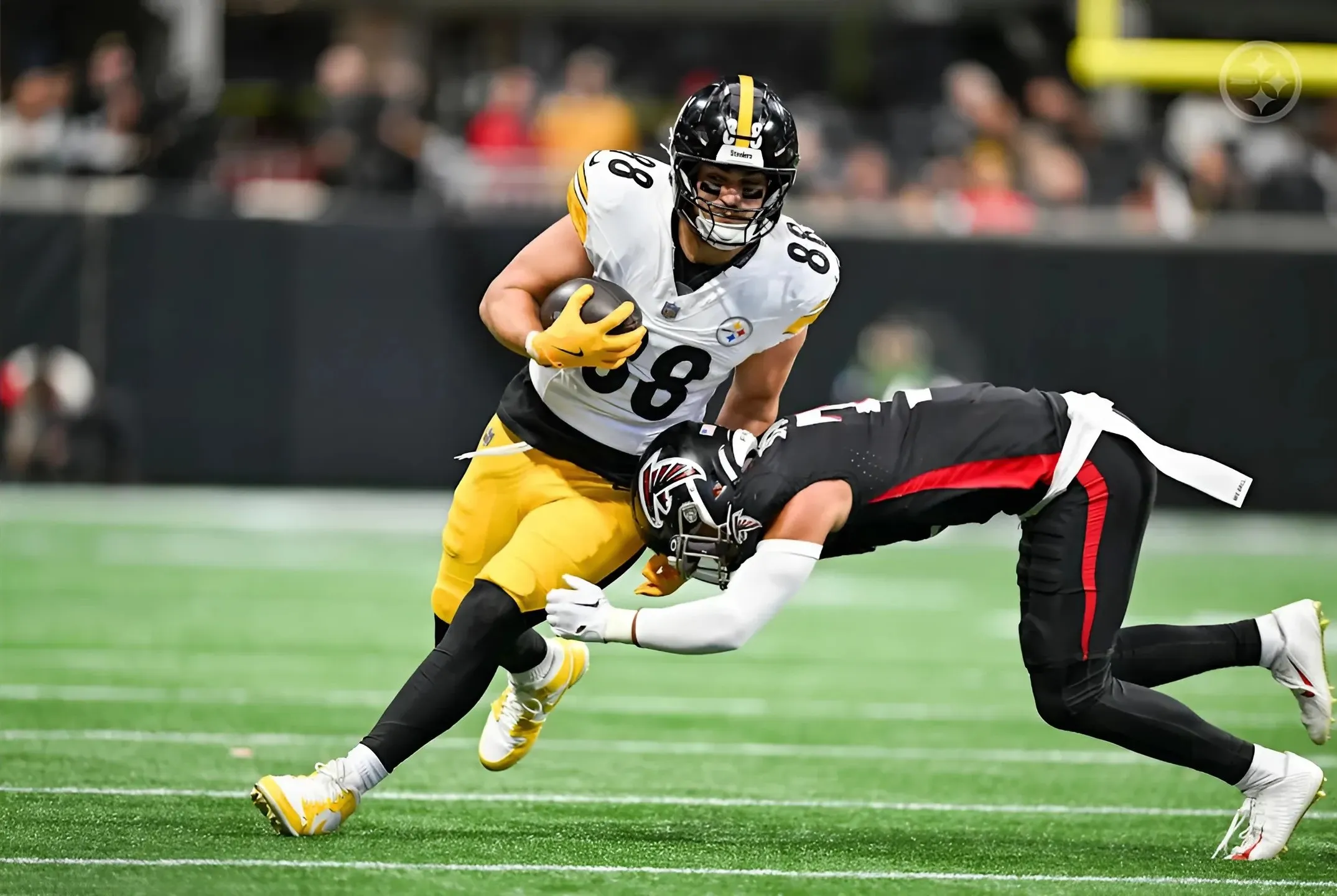 Steelers’ Pat Freiermuth Drops Clear Message on Russell Wilson vs. Justin Fields