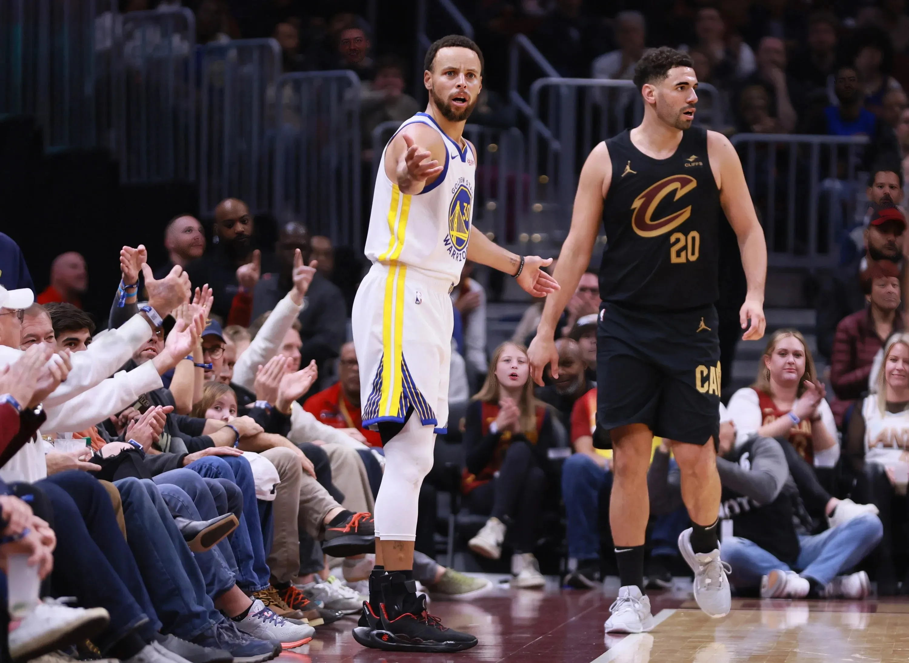 Watch: Steph Curry gets mobbed by fans upon arriving at his hotel during his China tour