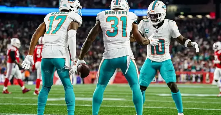 BREAKING: Miami Dolphins Lose Offensive Weapon Against Bills; De’Von Achane Will Be Game Time Decision