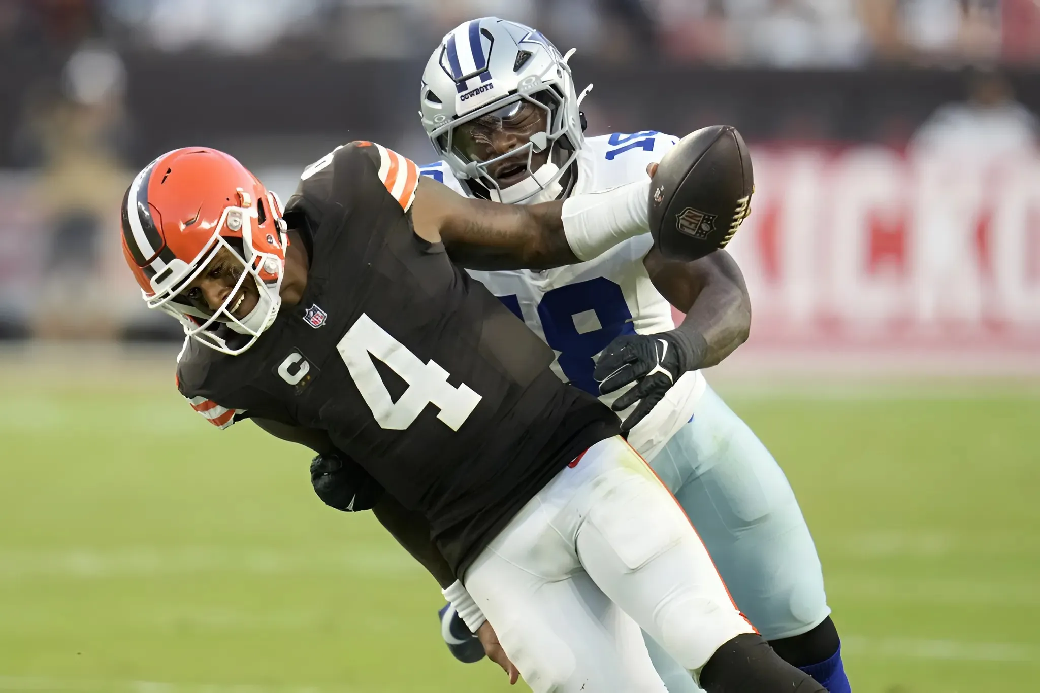 Joel Bitonio downplays viral video that shows him slapping Deshaun Watson’s hand away