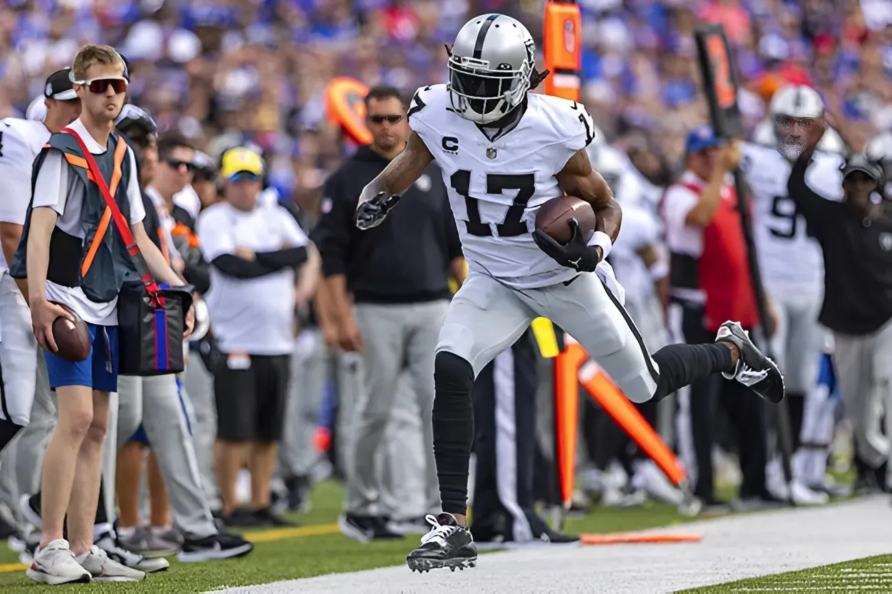 Raiders' Offense Needs to Take Chances Downfield to Keep Defenses Honest