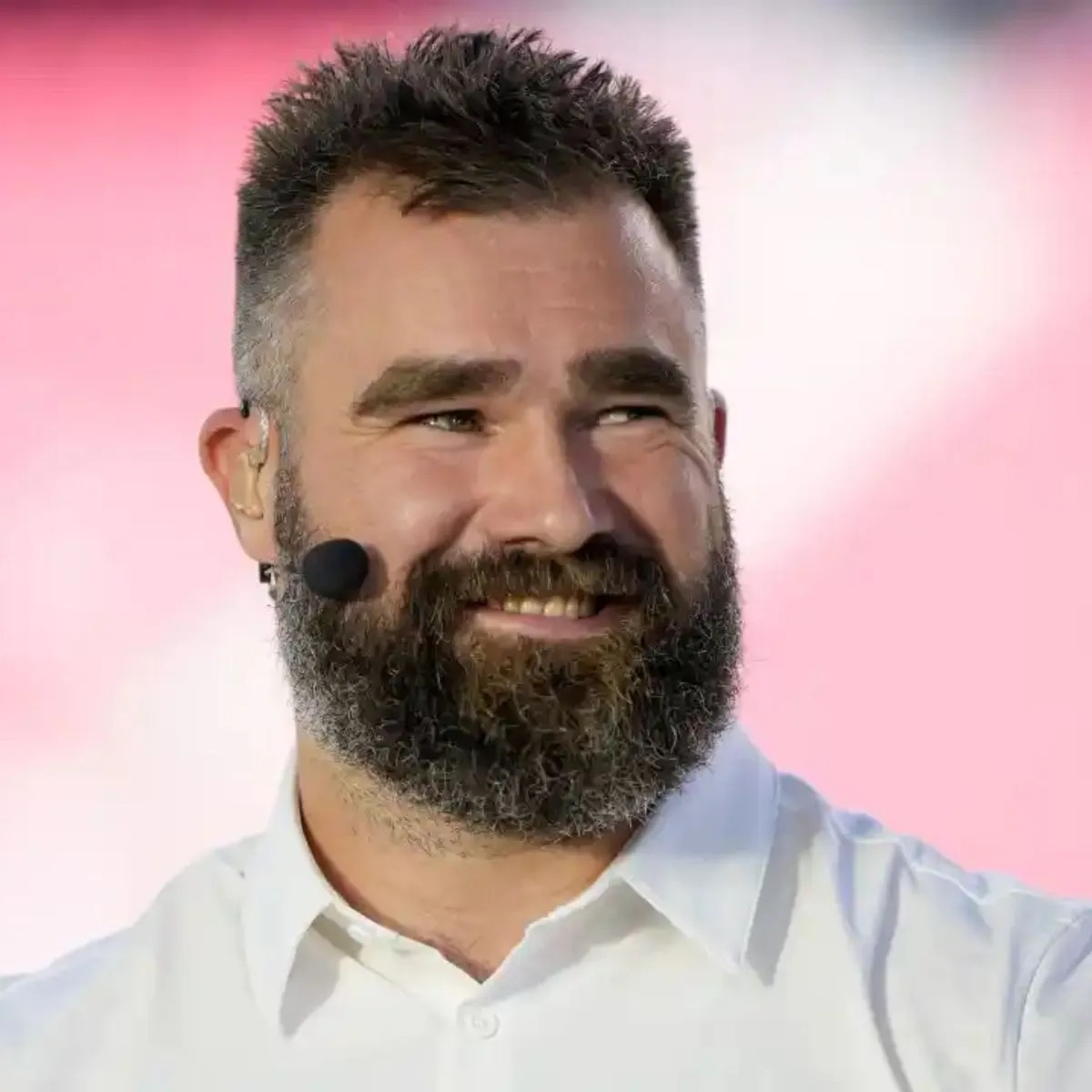 Jason Kelce Jokingly Calls Out Bucs’ $71 Million Pro Bowler