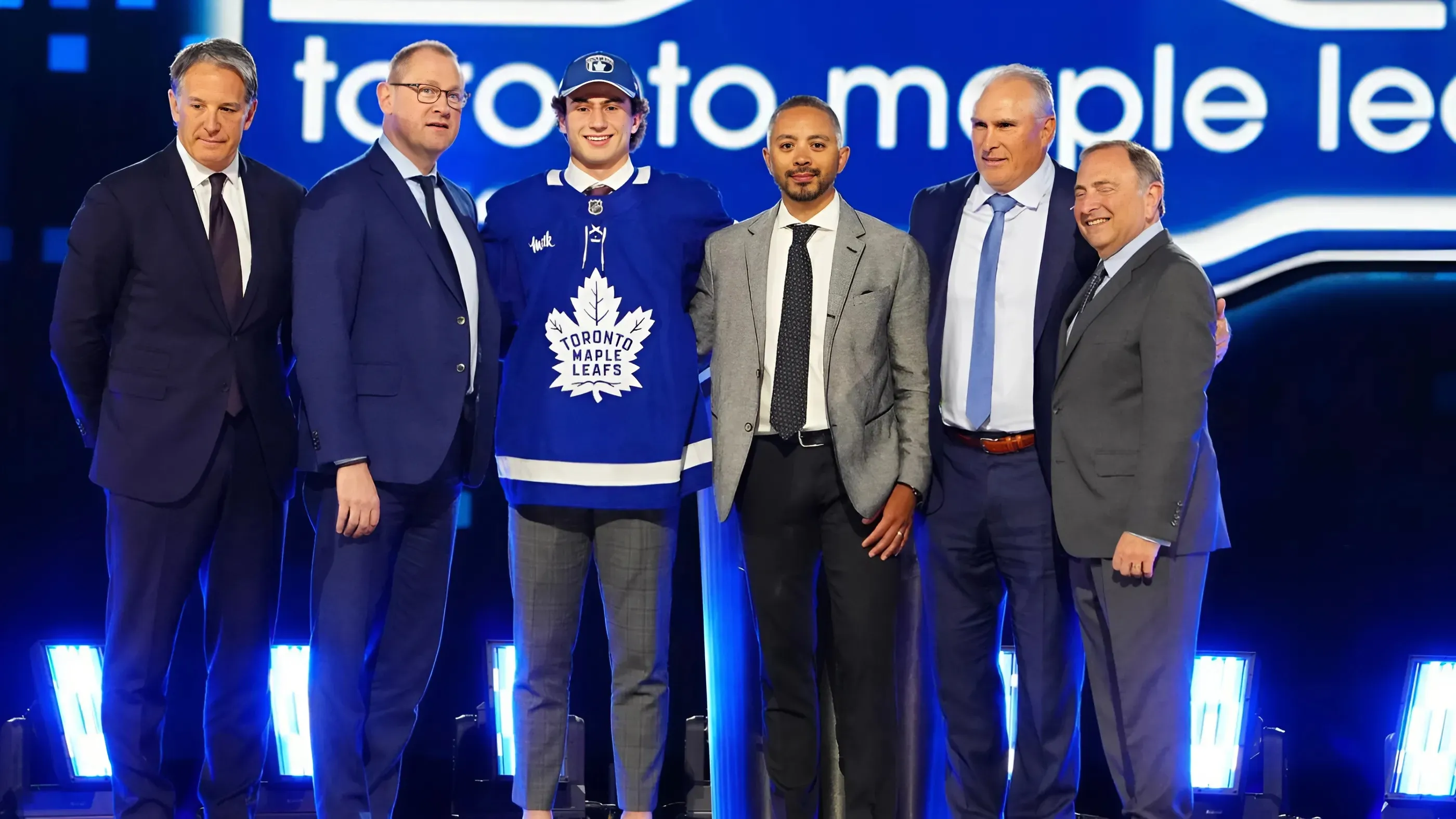 Maple Leafs’ Ben Danford leaves practice after awkward hit