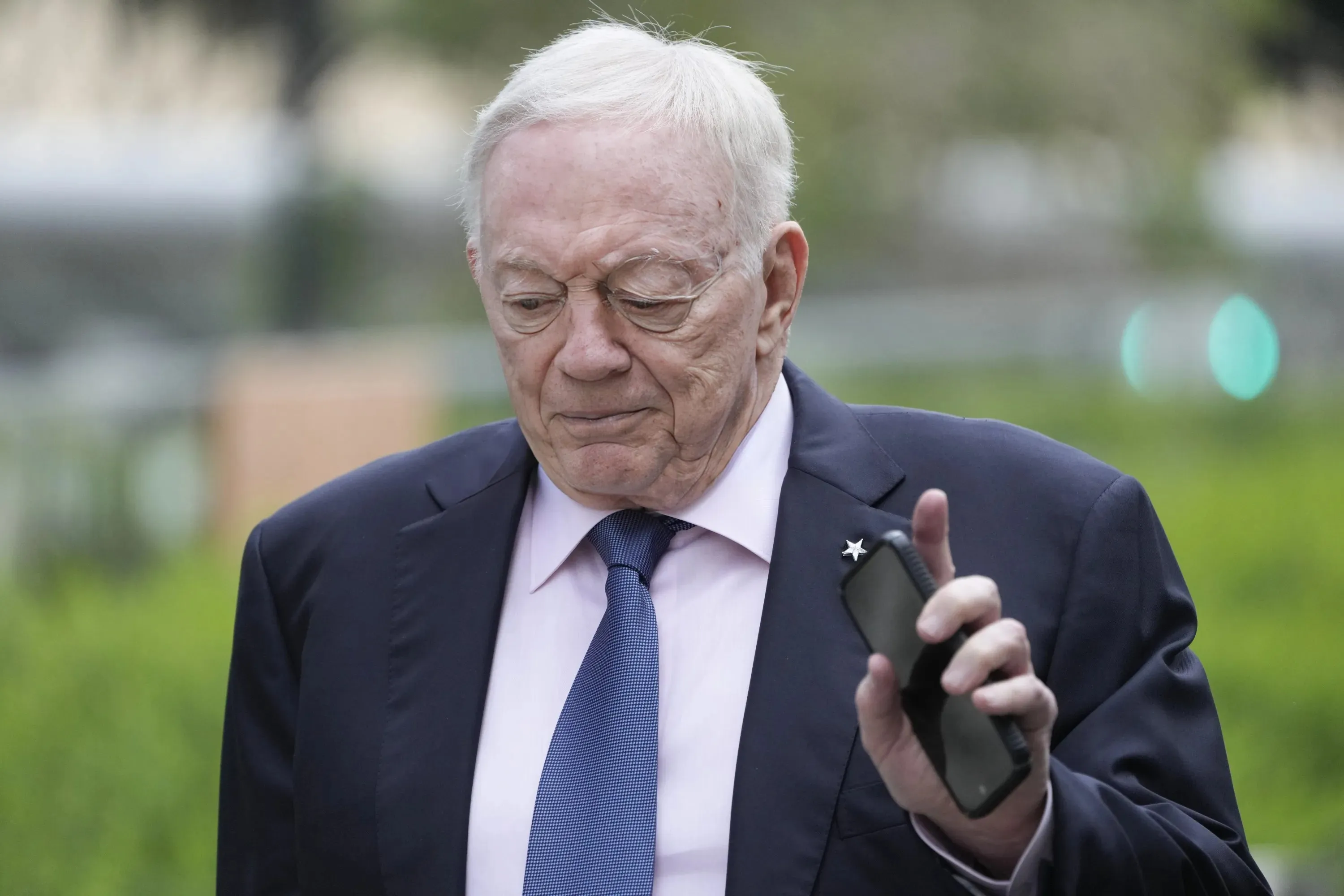 Cowboys’ Jerry Jones Gets Blunt About What Makes Contract Negotiations Work