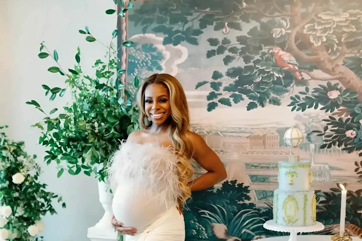 RHOP’s Candiace Dillard Bassett Takes Us Weekly Inside ‘Intimate’ Baby Shower Ahead of Son’s Birth tram