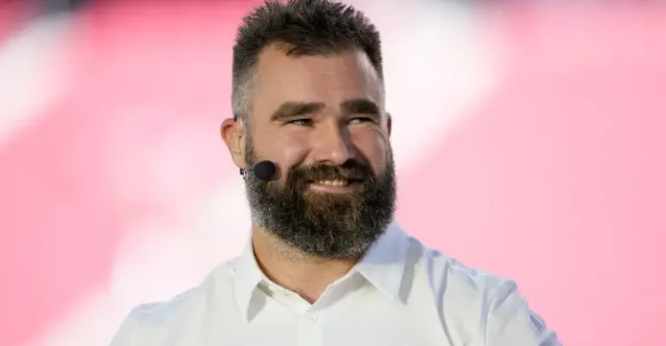 Jason Kelce Jokingly Calls Out Bucs’ $71 Million Pro Bowler