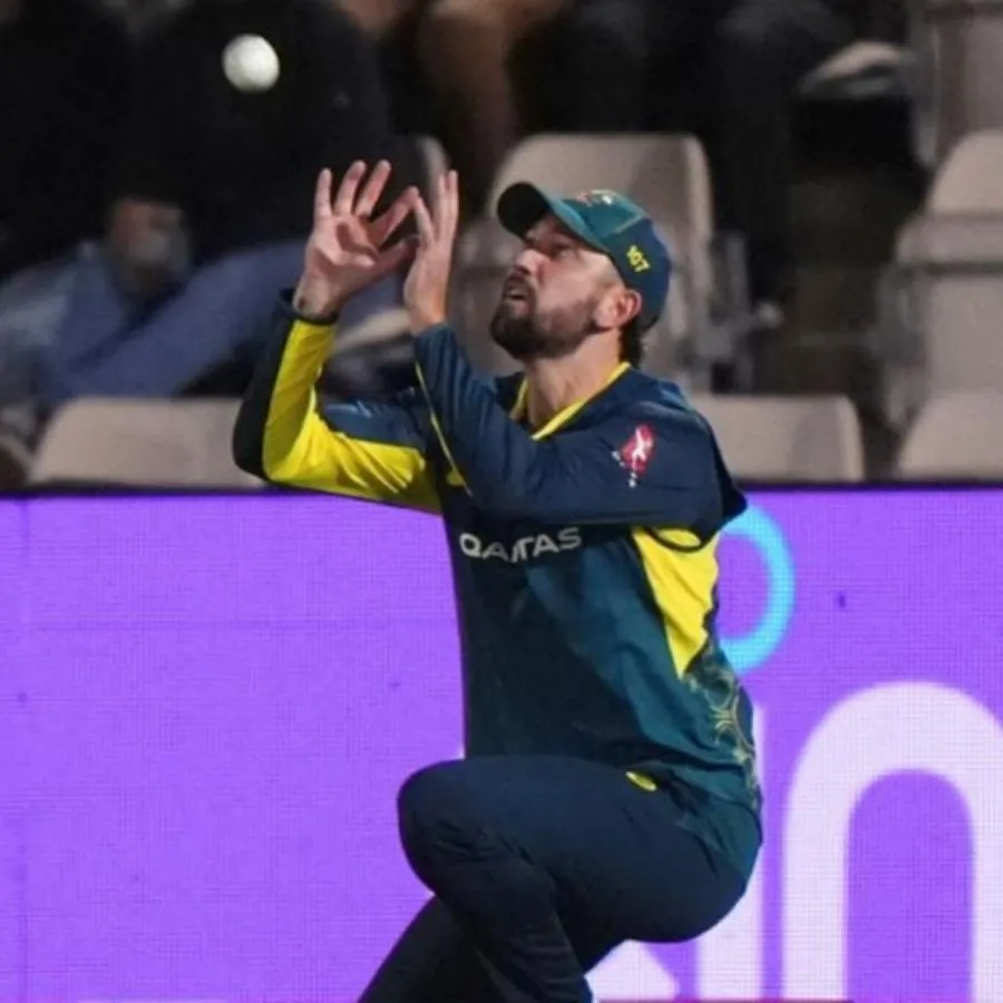 Matt Short’s unlikely five-wicket haul not enough as Australia lose to England in second T20