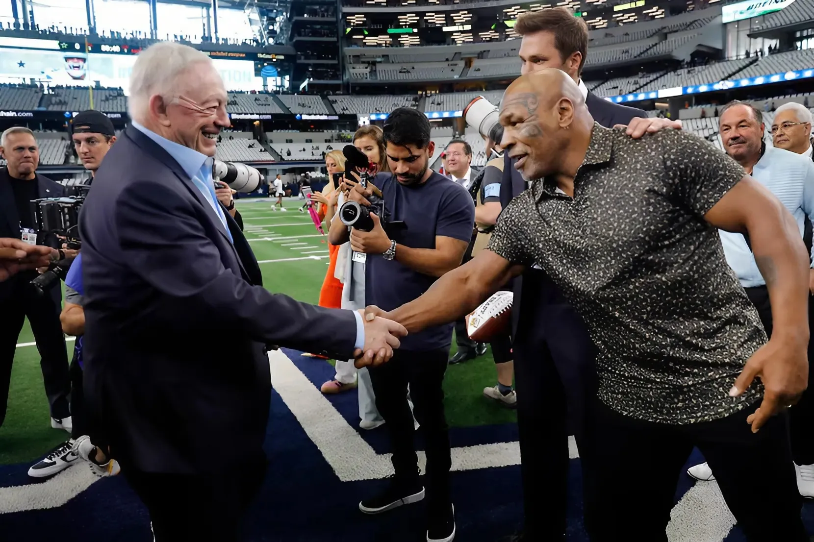 Mike Tyson, Jake Paul face off before Cowboys-Saints at AT&T Stadium