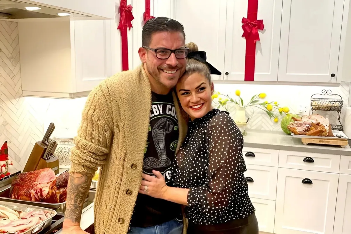 Brittany Cartwright Denies She’s ‘Mystery Woman’ in Photo With Jax Taylor Amid Divorce, Plus The Valley Season 2 Wraps Up Filming & Will Feature Cast’s “Dark Passenger[s]” and “Cheating Rumors” - lulu