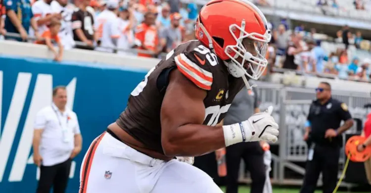 Cleveland Browns DE Myles Garrett Provides Concerning Injury Update