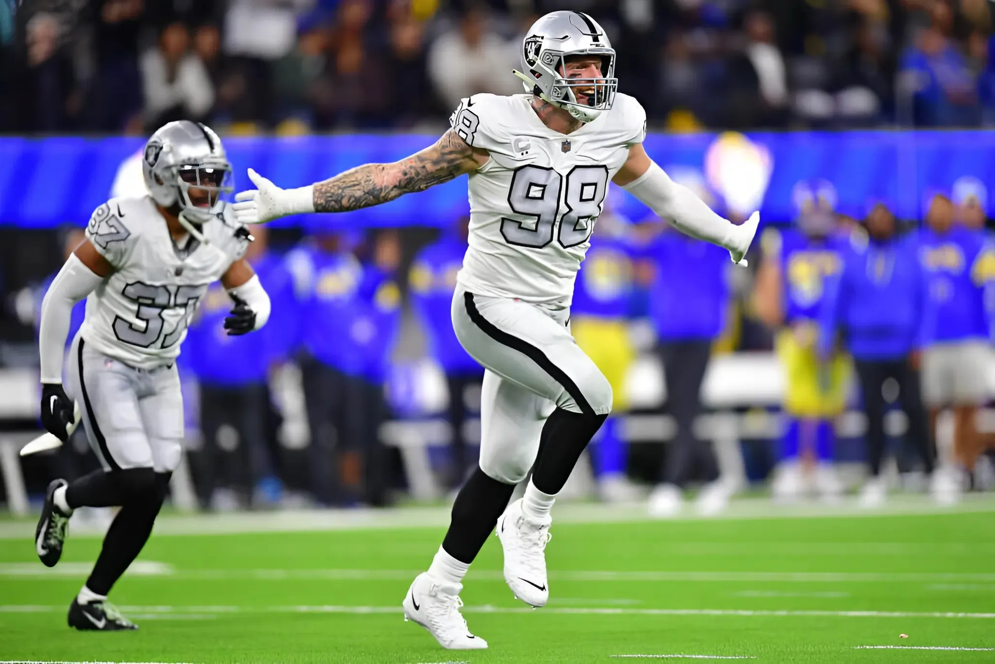 Raiders' Maxx Crosby shuts down concerns over possible knee injury