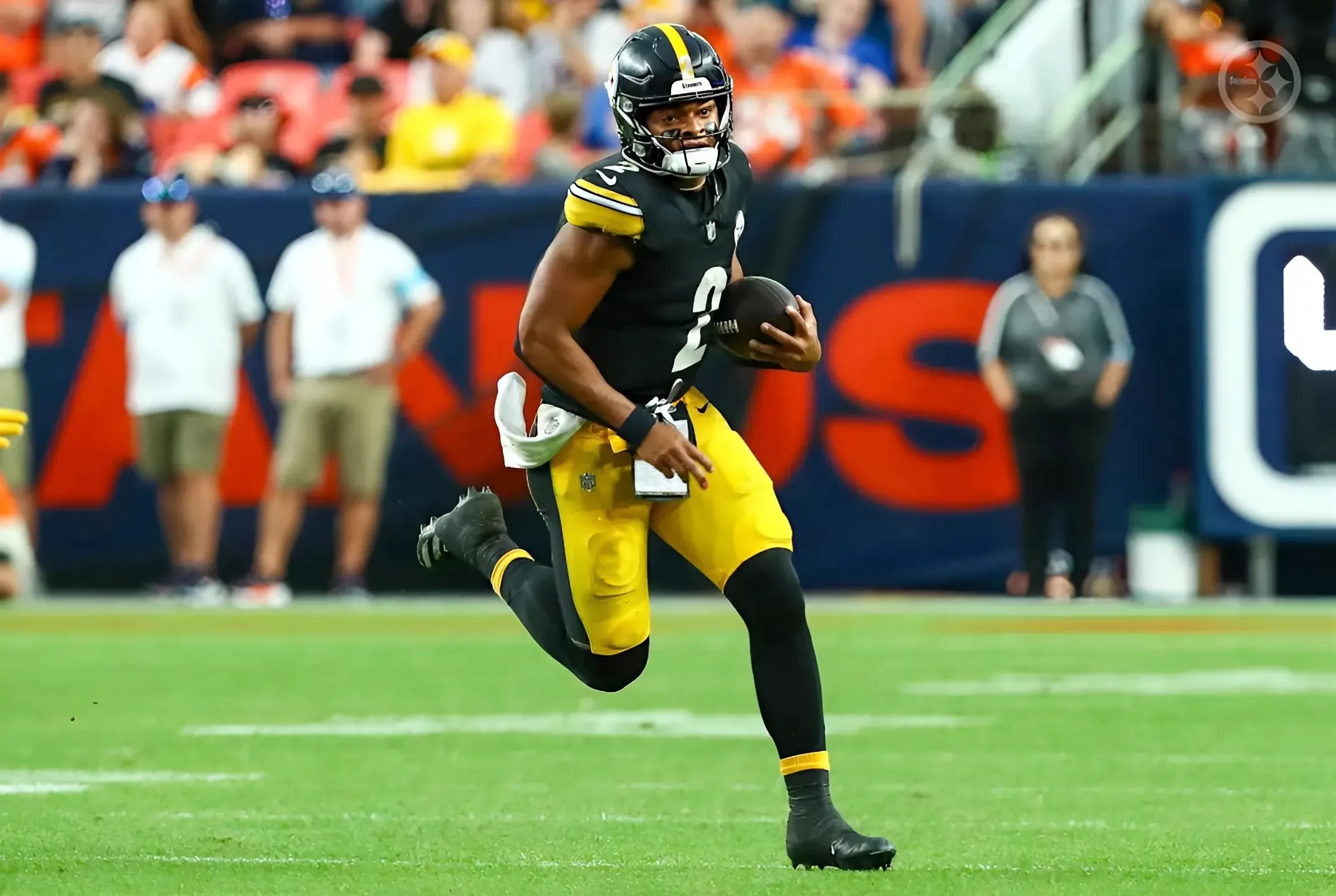 Steelers’ Justin Fields Defends Russell Wilson After Beating Broncos