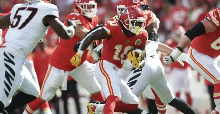 Insider Gives ‘Not-So-Great’ Injury Update on Chiefs RB Isiah Pacheco