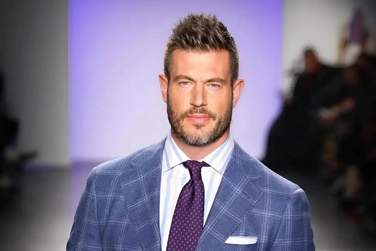 Jesse Palmer Analyzes Love Life of Football Fan on Broadcast: In the ‘Friend Zone’ tram