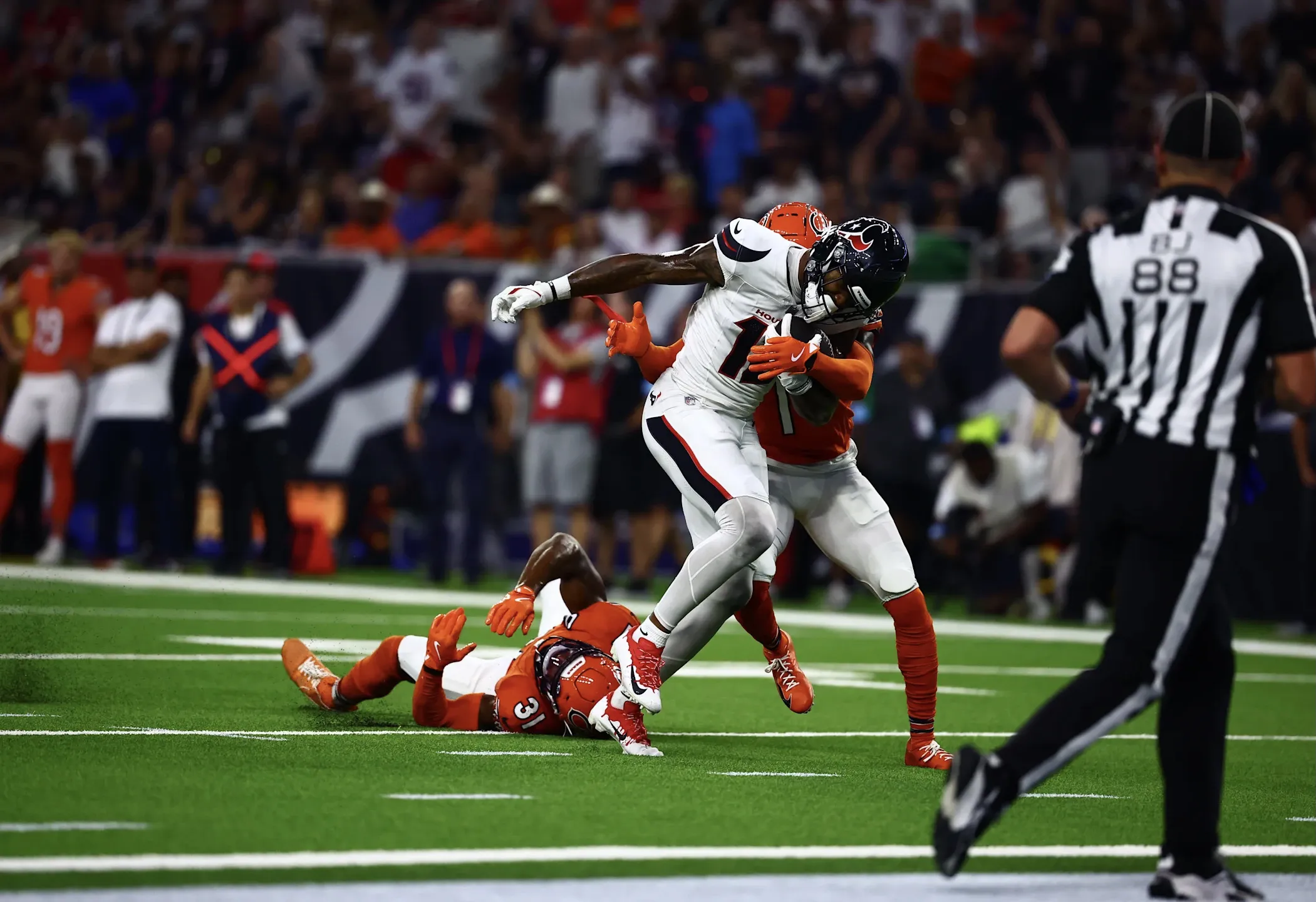 Texans Kicker Gives Bears the Boot in 19-13 Victory