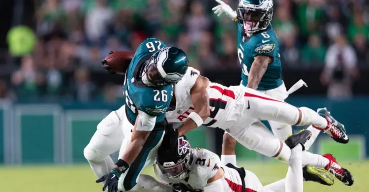 Saquon Barkley reacts to costly dropped pass in Eagles' 22-21 MNF loss to Falcons